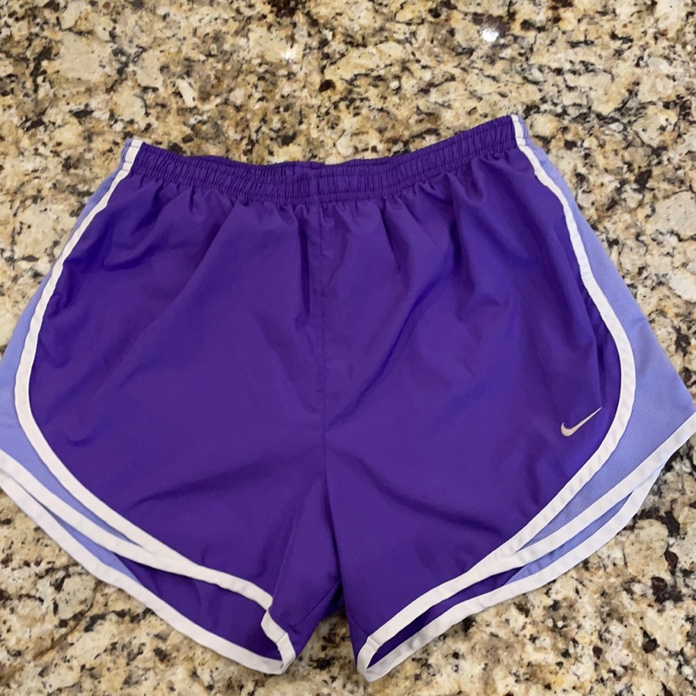 NIKE TEMPO DRI FIT SHORTS WOMENS SZ. MEDIUM COURT PURPLE